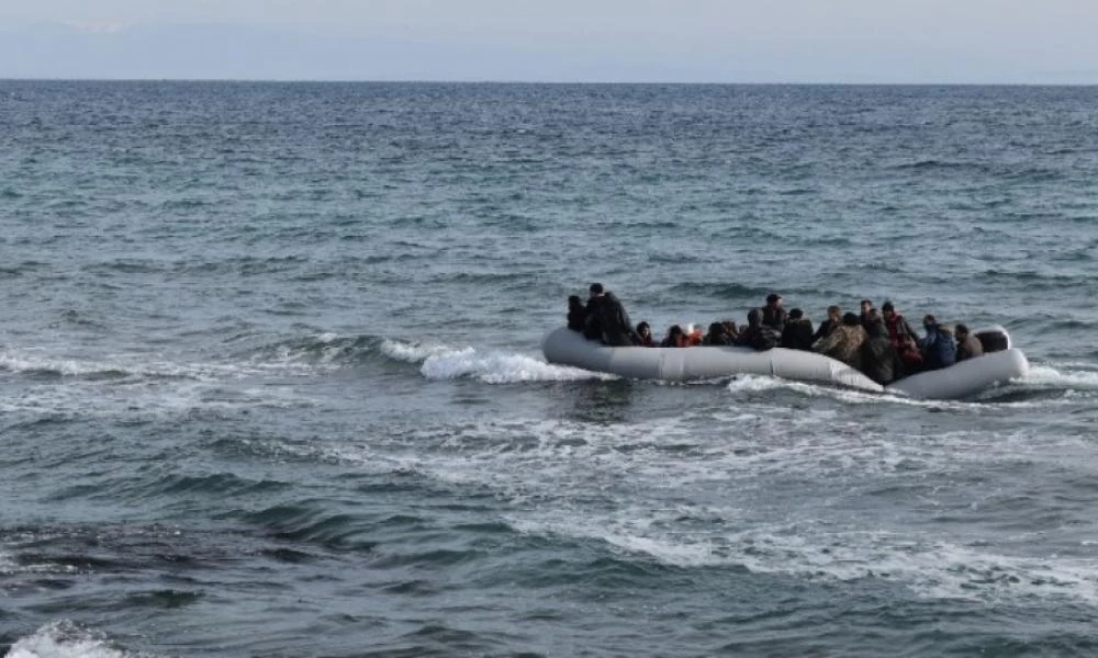 Χάλκη: Η τουρκική ακτοφυλακή πήρε από εμπορικό πλοίο 19 ναυαγούς πρόσφυγες και τον διακινητή τους
